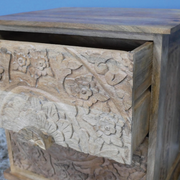 Sturdy cast iron shelf support with vintage-inspired scroll motifs, 60cm tall by 52cm wide by 40cm deep, 13.70kg in weight.