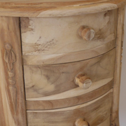 Minimalist round bedside table in untreated teak wood, 72cm high, 35cm wide and deep, 8kg, ideal for rustic or Scandinavian interiors.