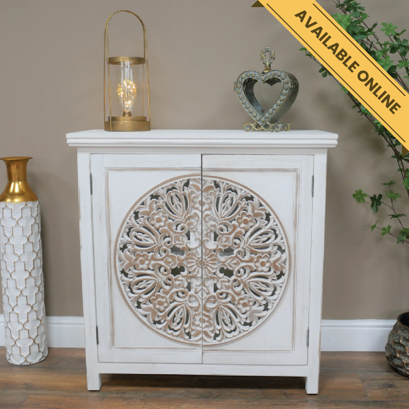 White and gold carved cabinet with two doors, H:84cm W:80cm D:36cm, Weight:14.5kg.