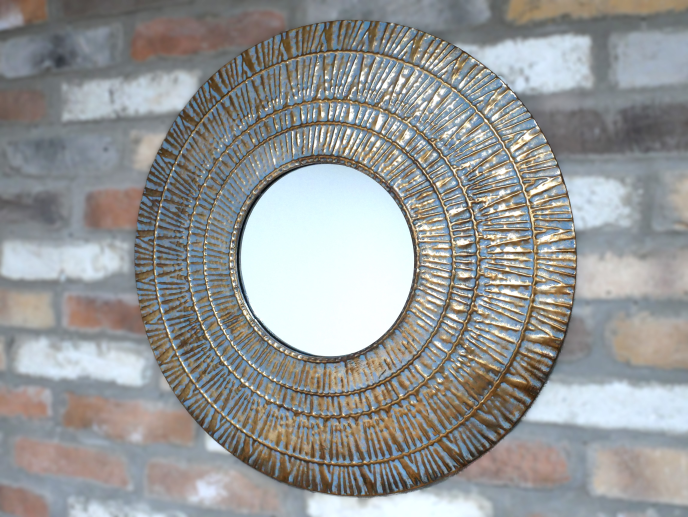 MIRROR CONCENTRIC GROOVED CIRCLES