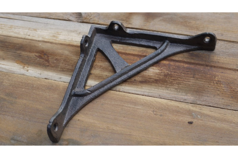 SHELF BRACKET CAST IRON LARGE