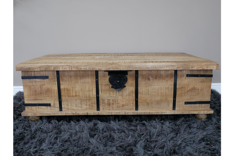 LARGE TRUNK STORAGE COFFEE TABLE