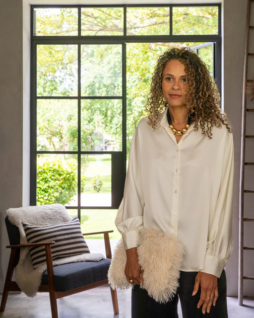 Chalk women’s Flo shirt cream cotton close-up button detail