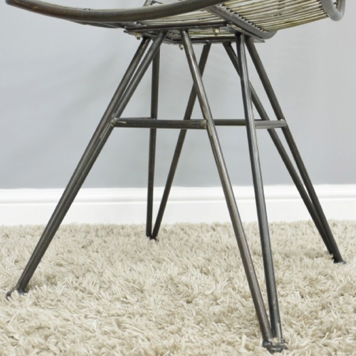 Sleek industrial-style chair made of welded wire metal, dimensions 86cm H × 39cm W × 51cm D, weight 4.75kg.
