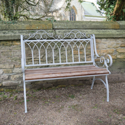 Lincoln bench with a metal frame and fir wood seat, 98cm high, 114cm wide, 57cm deep, weighing 13.2kg; made from iron and fir wood.