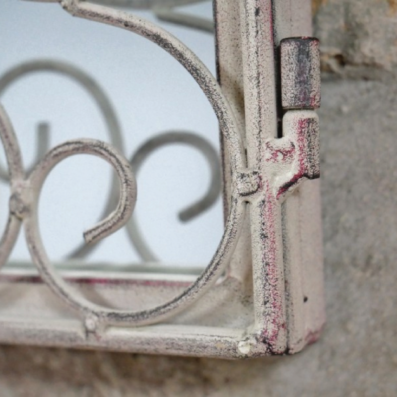 Stylish heart-shaped mirror with a cottage-style shutter frame, 50 × 32 × 2cm, total weight 2kg.