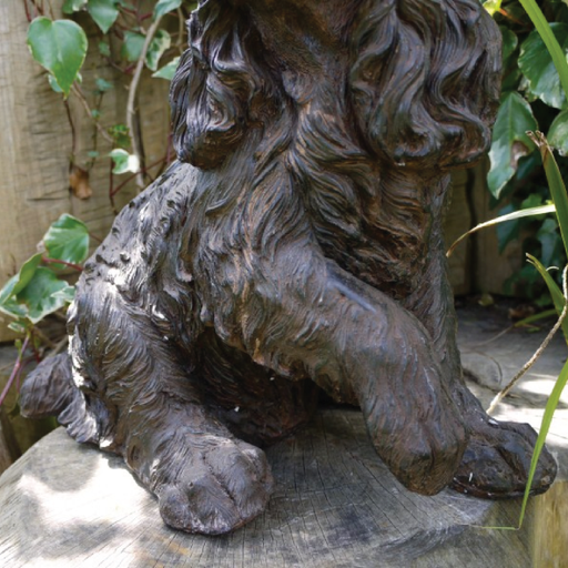 Decorative resin sculpture of a Spaniel dog, dimensions 40cm H × 40cm W, weight 4.5kg.