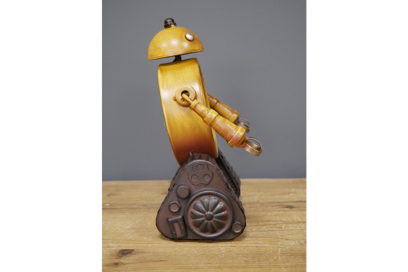 Robot Clock - Yellow Tank